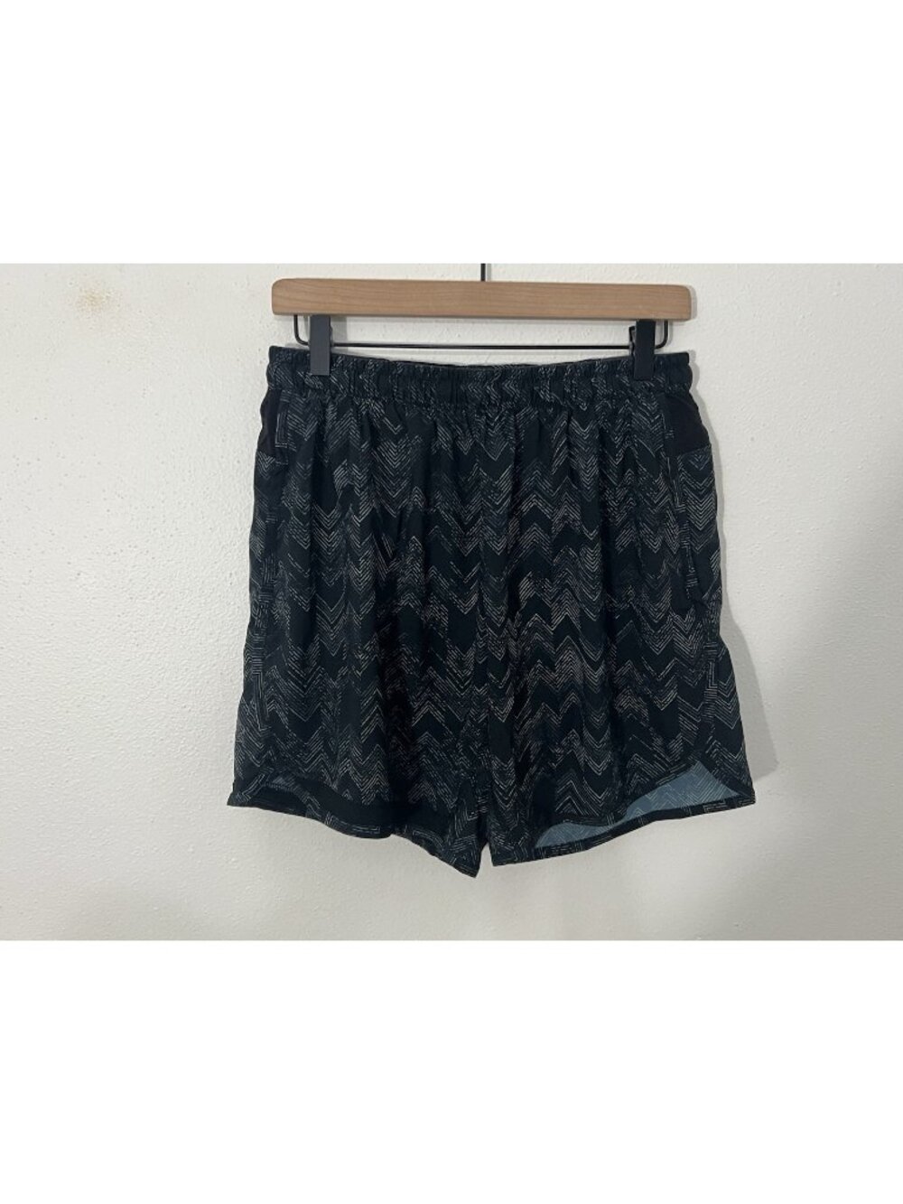 Rabbit Mens Gray Black Patterned Shorts Size Medium Lined